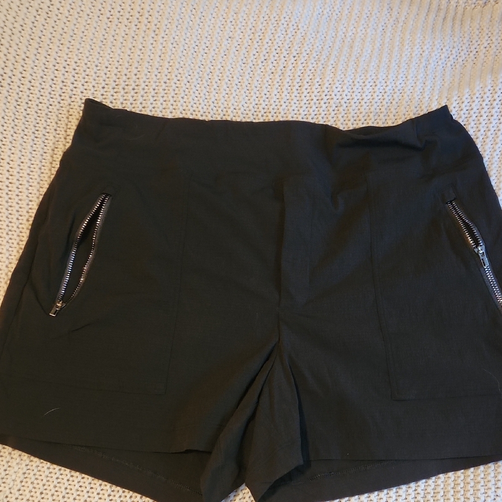 Athleta Trekkie North Shorts- Black- Size 12
